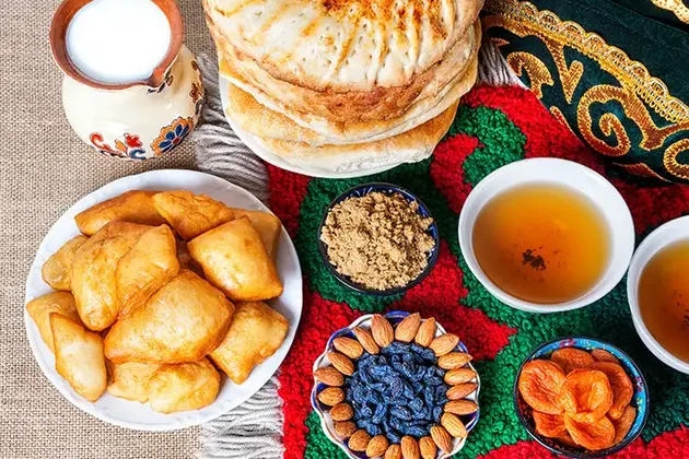Asian-dishes-on-the-ethnic-carpet-in-yurta