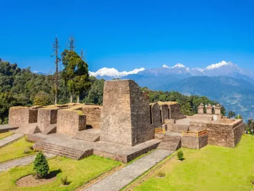 Palace_near_Pelling