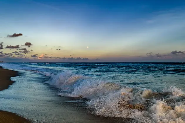 Puri-beach-at-the-time-of-Sunset.