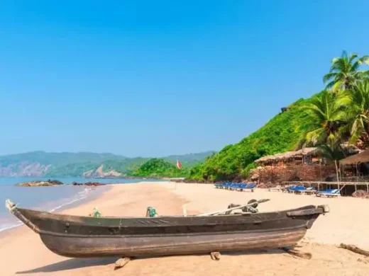 Sun-kissed-beach-in-Goa