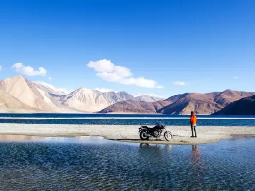 motorbike-in-pagong-lake